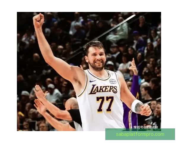 东契奇60分带领独行侠迎8连胜 疲惫闭眼庆祝 湖人全队为其狂欢祝贺